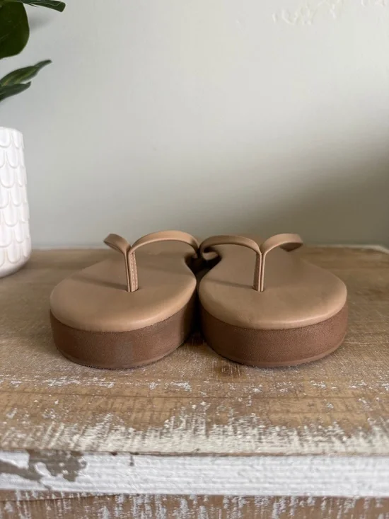 Tkees Lily Platform Sandals — Size 7 - Picture 3 of 8